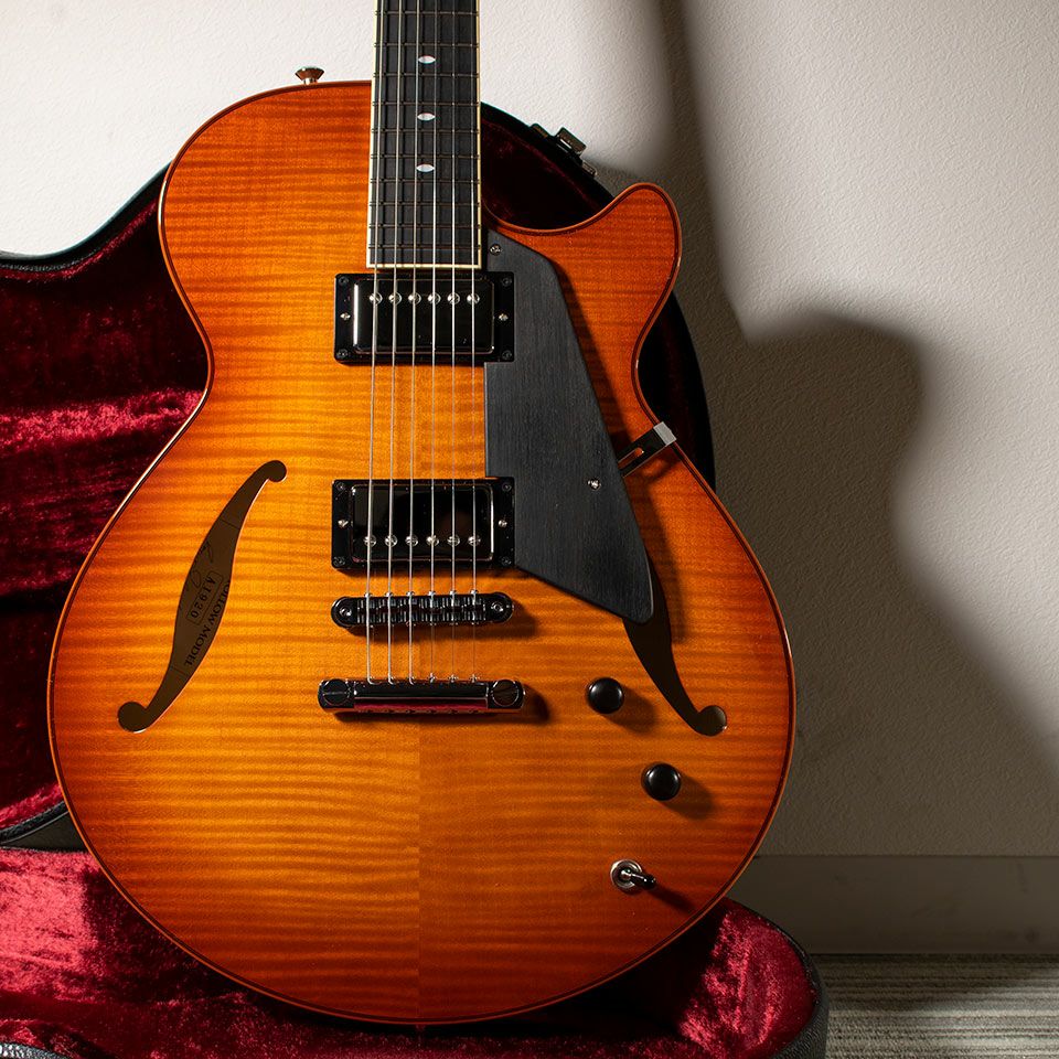 Sadowsky/Archtop Series Semi-Hollow Model Violin Burst | 宮地楽器